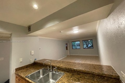 Снять в аренду квартиру в Дорал, Флорида 1 спальня, 65.96м2, № 1954668 - фото 3