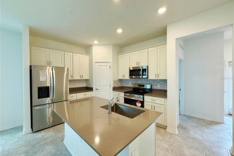 House in Apopka, Florida 4 bedrooms, 188.59 sq.m. № 2267150 - photo 4