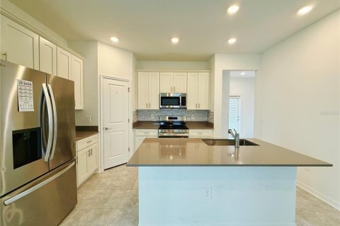 House in Apopka, Florida 4 bedrooms, 188.59 sq.m. № 2267150 - photo 3