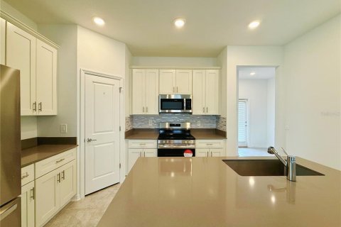 House in Apopka, Florida 4 bedrooms, 188.59 sq.m. № 2267150 - photo 5