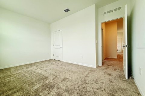 House in Apopka, Florida 4 bedrooms, 188.59 sq.m. № 2267150 - photo 13