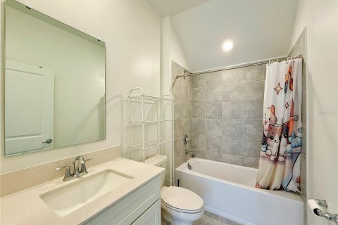 House in Apopka, Florida 4 bedrooms, 188.59 sq.m. № 2267150 - photo 9