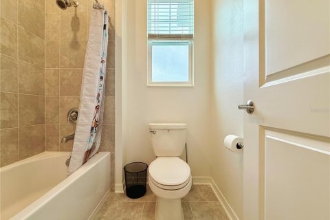 House in Apopka, Florida 4 bedrooms, 188.59 sq.m. № 2267150 - photo 15
