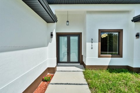 Villa ou maison à vendre à Lehigh Acres, Floride: 3 chambres, 165.64 m2 № 1983193 - photo 5