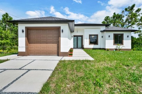 Villa ou maison à Lehigh Acres, Floride 3 chambres, 165.64 m2 № 1983193