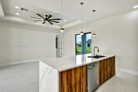 Villa ou maison à vendre à Lehigh Acres, Floride: 3 chambres, 165.64 m2 № 1983193 - photo 13