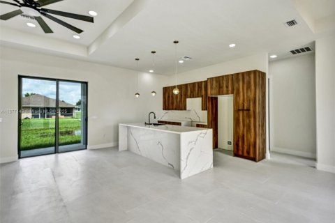 Villa ou maison à vendre à Lehigh Acres, Floride: 3 chambres, 165.64 m2 № 1983193 - photo 7