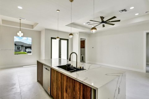 Villa ou maison à vendre à Lehigh Acres, Floride: 3 chambres, 165.64 m2 № 1983193 - photo 8