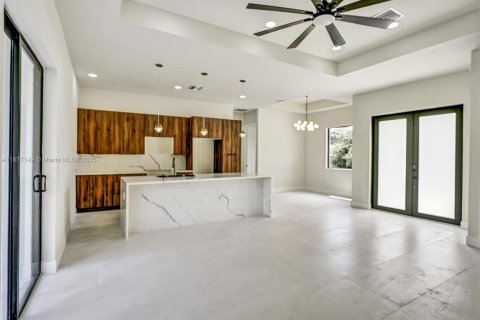 Villa ou maison à vendre à Lehigh Acres, Floride: 3 chambres, 165.64 m2 № 1983193 - photo 10