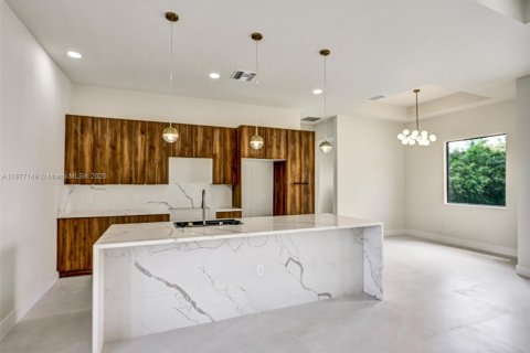 Villa ou maison à vendre à Lehigh Acres, Floride: 3 chambres, 165.64 m2 № 1983193 - photo 2