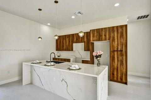 Villa ou maison à vendre à Lehigh Acres, Floride: 3 chambres, 165.64 m2 № 1983193 - photo 9