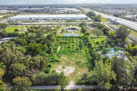 Terreno en venta en Miramar, Florida № 1981863 - foto 7