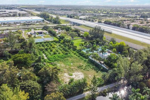 Terreno en venta en Miramar, Florida № 1981863 - foto 8