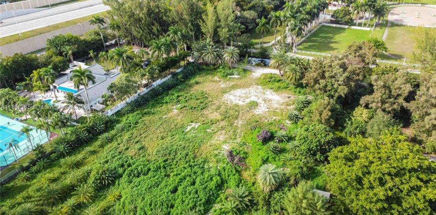 Terreno en Miramar, Florida № 1981863