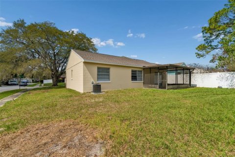 Villa ou maison à vendre à Tampa, Floride: 3 chambres, 115.57 m2 № 2290492 - photo 28