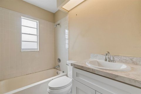 Villa ou maison à vendre à Tampa, Floride: 3 chambres, 115.57 m2 № 2290492 - photo 22