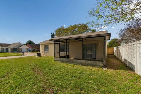 Villa ou maison à vendre à Tampa, Floride: 3 chambres, 115.57 m2 № 2290492 - photo 29