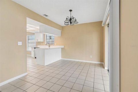 Villa ou maison à vendre à Tampa, Floride: 3 chambres, 115.57 m2 № 2290492 - photo 12