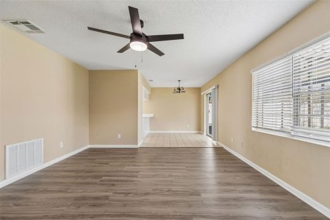 Villa ou maison à vendre à Tampa, Floride: 3 chambres, 115.57 m2 № 2290492 - photo 8