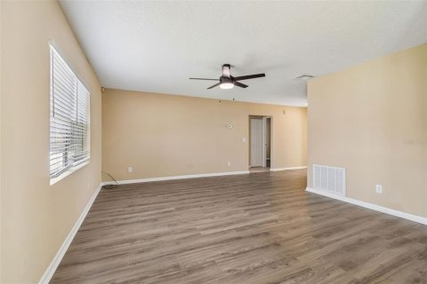 Villa ou maison à vendre à Tampa, Floride: 3 chambres, 115.57 m2 № 2290492 - photo 10