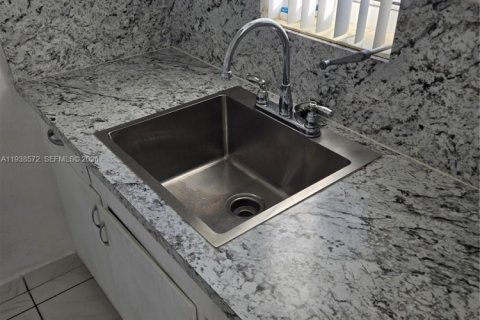 Apartment in Hollywood, Florida 1 bedroom, 98.57 sq.m. № 1996295 - photo 3