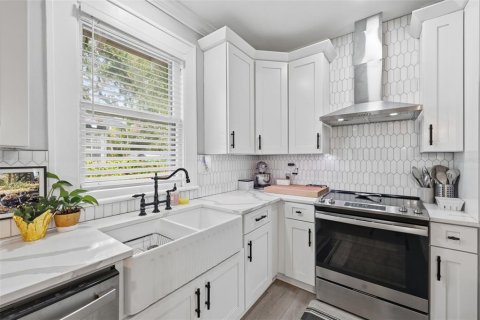 House in Tampa, Florida 2 bedrooms, 132.01 sq.m. № 2275772 - photo 14