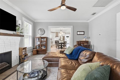 House in Tampa, Florida 2 bedrooms, 132.01 sq.m. № 2275772 - photo 5