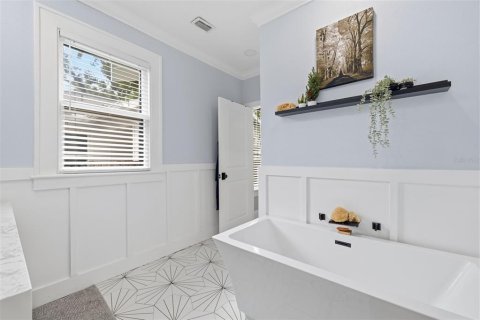 House in Tampa, Florida 2 bedrooms, 132.01 sq.m. № 2275772 - photo 18
