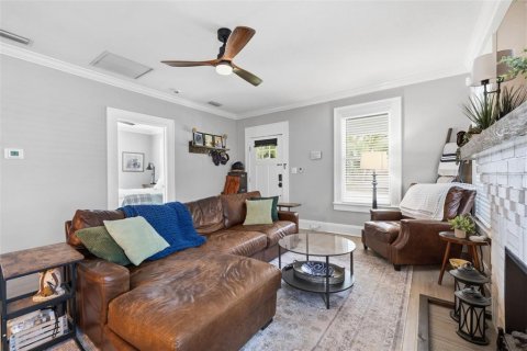 House in Tampa, Florida 2 bedrooms, 132.01 sq.m. № 2275772 - photo 6
