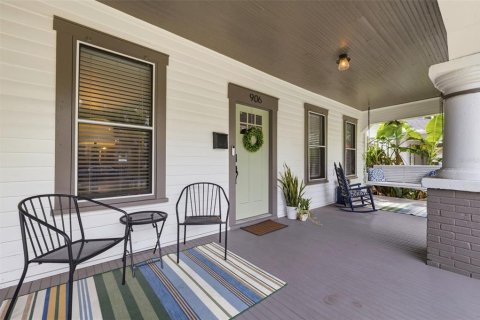 House in Tampa, Florida 2 bedrooms, 132.01 sq.m. № 2275772 - photo 2