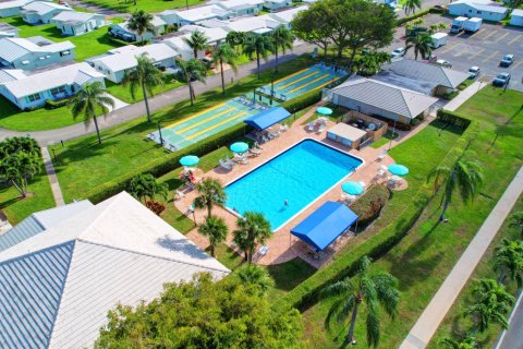 House in Boynton Beach, Florida 2 bedrooms, 122.82 sq.m. № 2173822 - photo 15