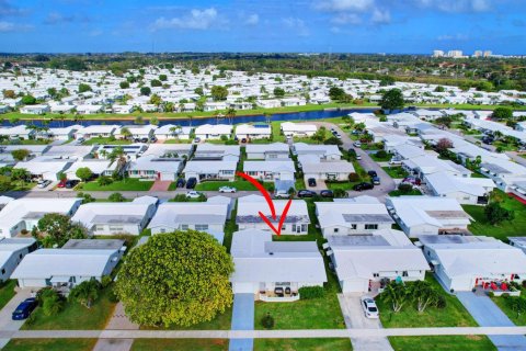 House in Boynton Beach, Florida 2 bedrooms, 122.82 sq.m. № 2173822 - photo 3