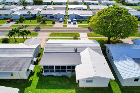 House in Boynton Beach, Florida 2 bedrooms, 122.82 sq.m. № 2173822 - photo 14