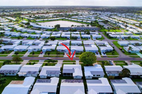 House in Boynton Beach, Florida 2 bedrooms, 122.82 sq.m. № 2173822 - photo 12