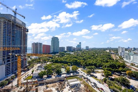 Condo in Miami, Florida, 2 bedrooms  № 1975503 - photo 15