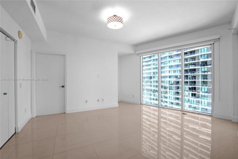 Condo in Miami, Florida, 2 bedrooms  № 1975503 - photo 10