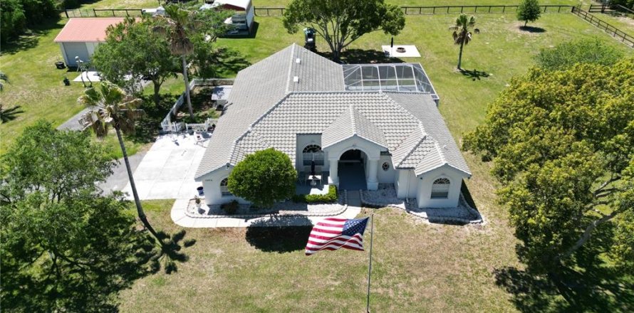 House in Brooksville, Florida 3 bedrooms, 218.69 sq.m. № 2094337