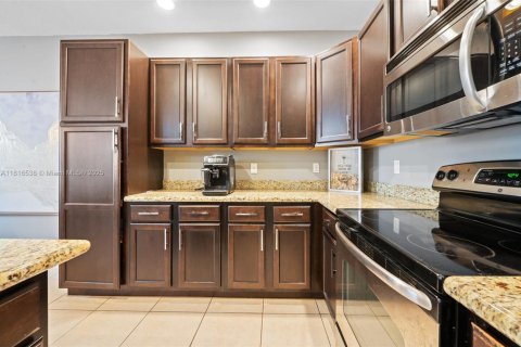 Townhouse in Cooper City, Florida 3 bedrooms, 164.44 sq.m. № 1770416 - photo 10