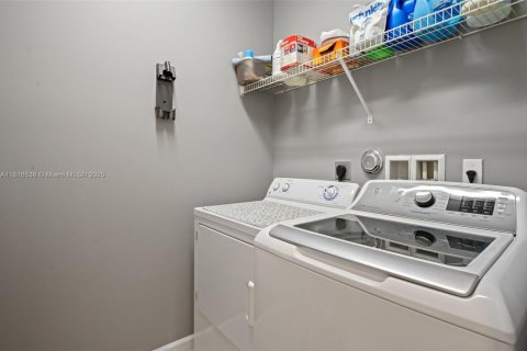 Townhouse in Cooper City, Florida 3 bedrooms, 164.44 sq.m. № 1770416 - photo 24