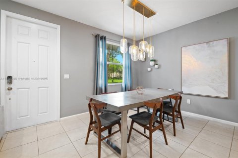 Townhouse in Cooper City, Florida 3 bedrooms, 164.44 sq.m. № 1770416 - photo 7