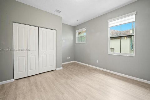Townhouse in Cooper City, Florida 3 bedrooms, 164.44 sq.m. № 1770416 - photo 18