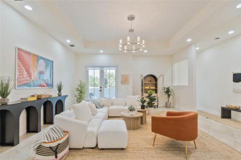 Townhouse in Coral Gables, Florida 3 bedrooms, 256.5 sq.m. № 2060062 - photo 4