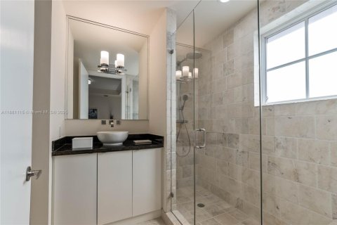 Townhouse in Coral Gables, Florida 3 bedrooms, 256.5 sq.m. № 2060062 - photo 29