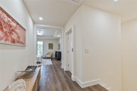 Townhouse in Coral Gables, Florida 3 bedrooms, 256.5 sq.m. № 2060062 - photo 30