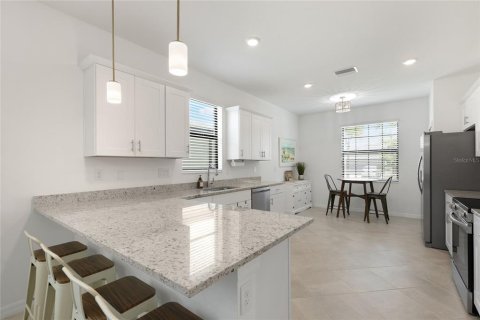 House in Port Charlotte, Florida 3 bedrooms, 155.15 sq.m. № 1757270 - photo 11