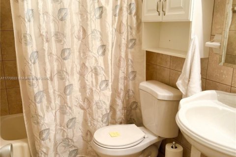 Купить кондоминиум в Халландейл-Бич, Флорида 1 спальня, 72.93м2, № 1983350 - фото 5