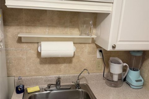 Купить кондоминиум в Халландейл-Бич, Флорида 1 спальня, 72.93м2, № 1983350 - фото 22