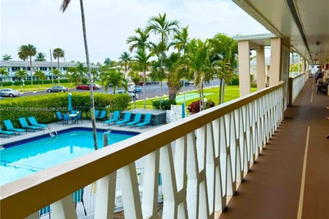 Купить кондоминиум в Халландейл-Бич, Флорида 1 спальня, 72.93м2, № 1983350 - фото 28
