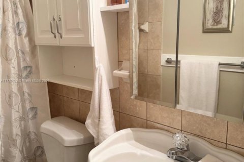 Купить кондоминиум в Халландейл-Бич, Флорида 1 спальня, 72.93м2, № 1983350 - фото 14