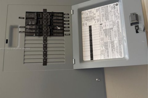 Купить кондоминиум в Халландейл-Бич, Флорида 1 спальня, 72.93м2, № 1983350 - фото 19